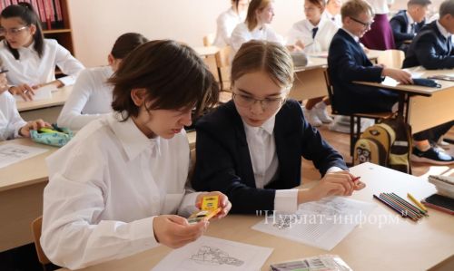В Нурлатской гимназии прошла торжественная линейка к Дню знаний с участием Александра Шадрикова