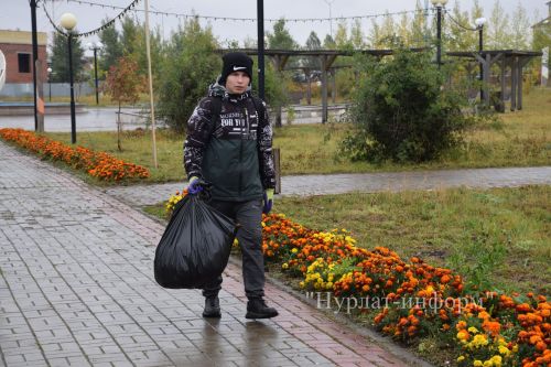 В Нурлате провели субботник в поддержку экологической олимпиады «Чистое наследие»