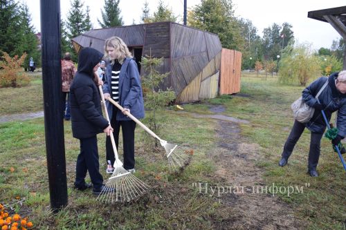 В Нурлате провели субботник в поддержку экологической олимпиады «Чистое наследие»
