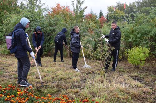В Нурлате провели субботник в поддержку экологической олимпиады «Чистое наследие»