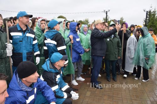 В Нурлате провели субботник в поддержку экологической олимпиады «Чистое наследие»
