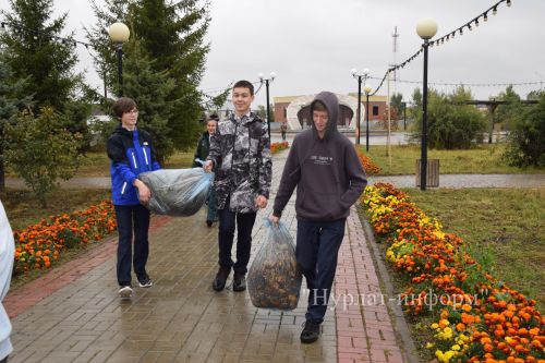 В Нурлате провели субботник в поддержку экологической олимпиады «Чистое наследие»