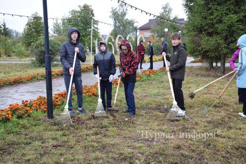 В Нурлате провели субботник в поддержку экологической олимпиады «Чистое наследие»