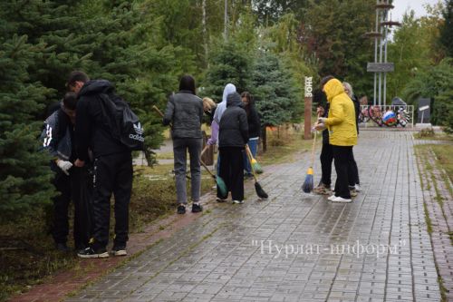 В Нурлате провели субботник в поддержку экологической олимпиады «Чистое наследие»