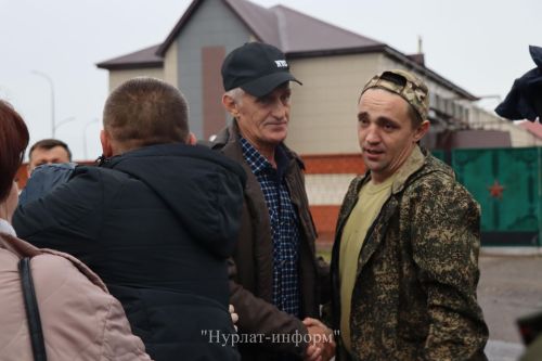В Нурлате проводили на службу очередную группу контрактников