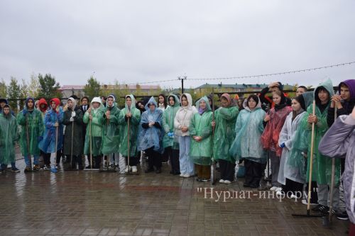 В Нурлате провели субботник в поддержку экологической олимпиады «Чистое наследие»