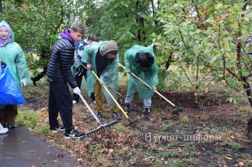 В Нурлате провели субботник в поддержку экологической олимпиады «Чистое наследие»