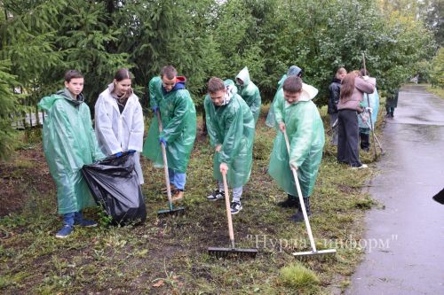 В Нурлате провели субботник в поддержку экологической олимпиады «Чистое наследие»