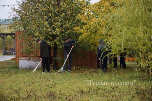 В Нурлате провели субботник в поддержку экологической олимпиады «Чистое наследие»