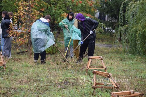 В Нурлате провели субботник в поддержку экологической олимпиады «Чистое наследие»