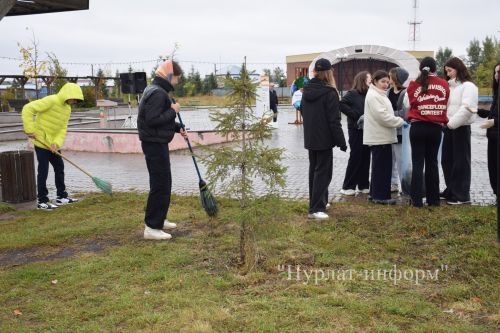 В Нурлате провели субботник в поддержку экологической олимпиады «Чистое наследие»