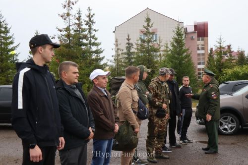 В Нурлате проводили на службу очередную группу контрактников