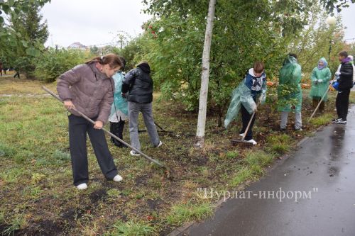 В Нурлате провели субботник в поддержку экологической олимпиады «Чистое наследие»