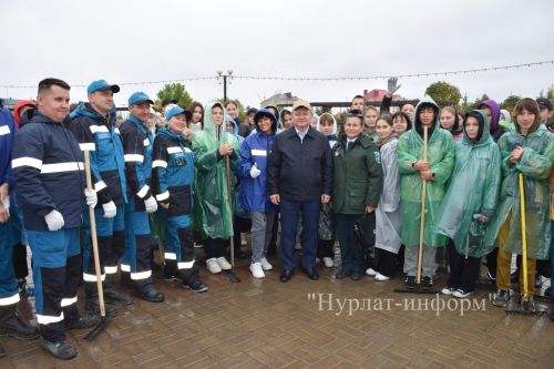 В Нурлате провели субботник в поддержку экологической олимпиады «Чистое наследие»