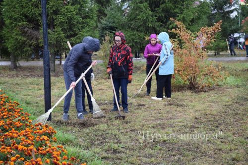В Нурлате провели субботник в поддержку экологической олимпиады «Чистое наследие»