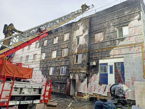 В казанском автосалоне произошел пожар