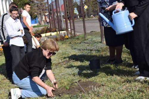 В честь 60-летнего юбилея Нурлатской городской школы №1 заложена Аллея учителей