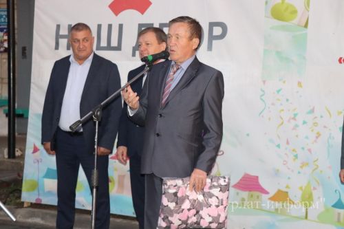 В Нурлате торжественно открыли еще один обновленный двор
