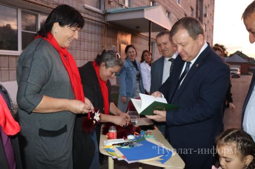 В Нурлате торжественно открыли еще один обновленный двор