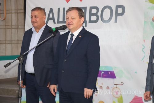 В Нурлате торжественно открыли еще один обновленный двор