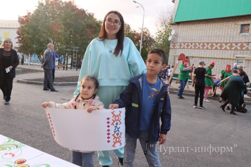 В Нурлате торжественно открыли еще один обновленный двор