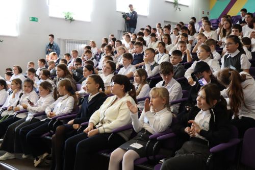 В Нурлатский район прибыл автобус «Движение первых»