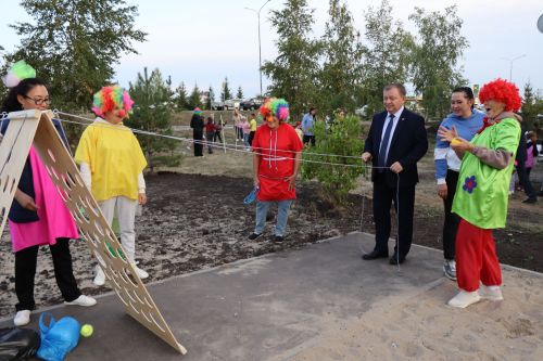 В Нурлате начался сезон открытия дворов