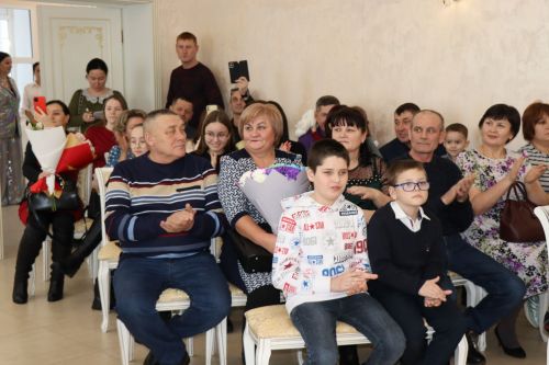 В Нурлате в рамках открытия Года семьи чествовали юбиляров совместной жизни