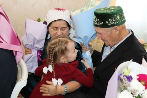В Нурлате в рамках открытия Года семьи чествовали юбиляров совместной жизни