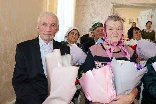 В Нурлате в рамках открытия Года семьи чествовали юбиляров совместной жизни