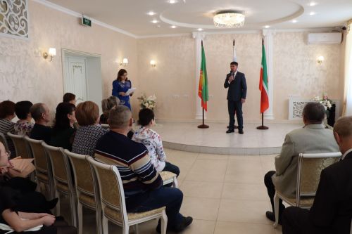 В Нурлате в рамках открытия Года семьи чествовали юбиляров совместной жизни