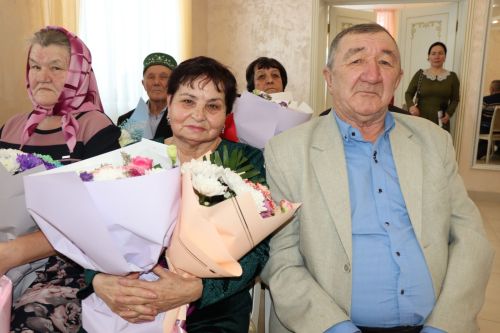 В Нурлате в рамках открытия Года семьи чествовали юбиляров совместной жизни