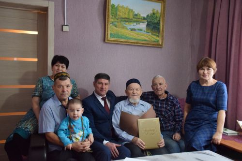 Ветеран Великой Отечественной войны Каим Самигуллович Самигуллин отмечает день рождения