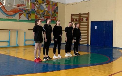 В нурлатской школе №2 прошел турнир по баскетболу «Встреча поколений»