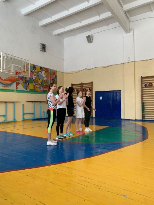 В нурлатской школе №2 прошел турнир по баскетболу «Встреча поколений»