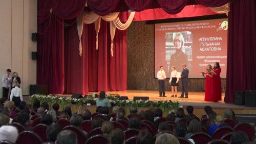 Сегодня в Нурлате состоялась встреча-чествование педагогов разных поколений