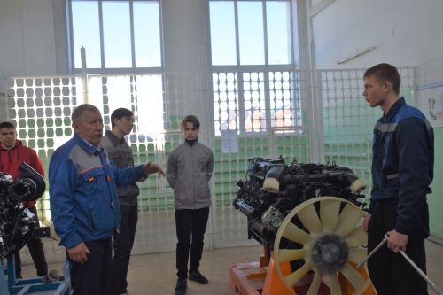 В Нурлатском аграрном техникуме прошла мини-ярмарка вакансий
