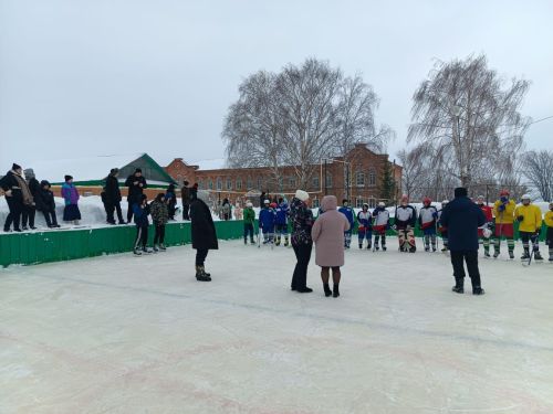 В селе Курманаево прошли соревнования по хоккею среди сельских школ Нурлатского района