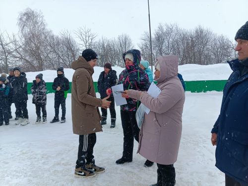 В селе Курманаево прошли соревнования по хоккею среди сельских школ Нурлатского района