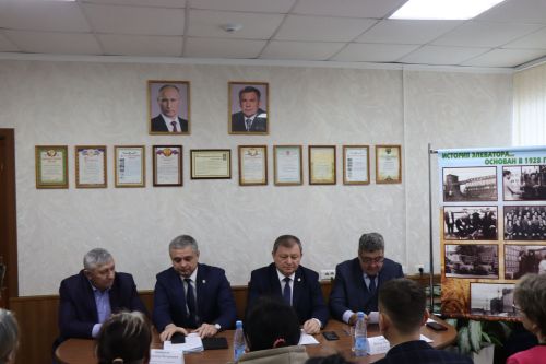 Сотрудники Нурлатского элеватора встретились с руководством района