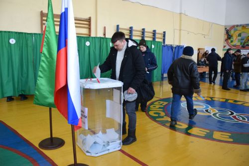 В Нурлате с утра наблюдается наплыв избирателей на участках на выборах Президента России