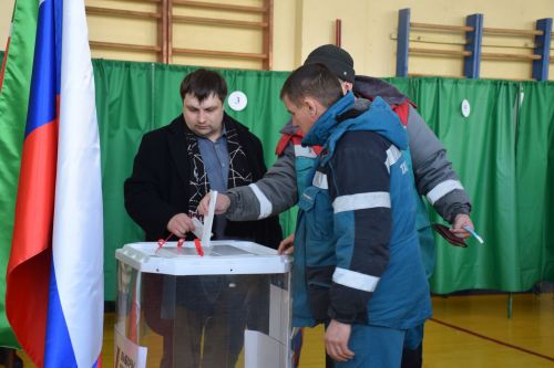 В Нурлате с утра наблюдается наплыв избирателей на участках на выборах Президента России