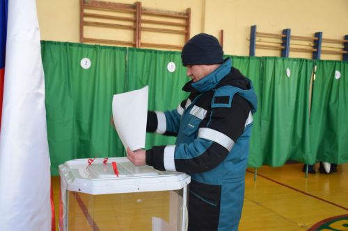 В Нурлате с утра наблюдается наплыв избирателей на участках на выборах Президента России