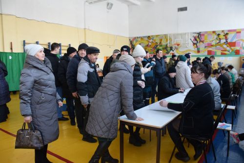 В Нурлате с утра наблюдается наплыв избирателей на участках на выборах Президента России