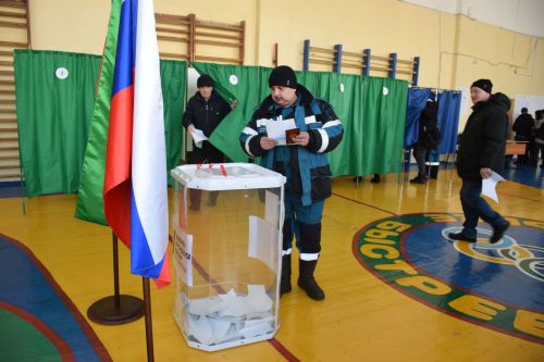В Нурлате с утра наблюдается наплыв избирателей на участках на выборах Президента России