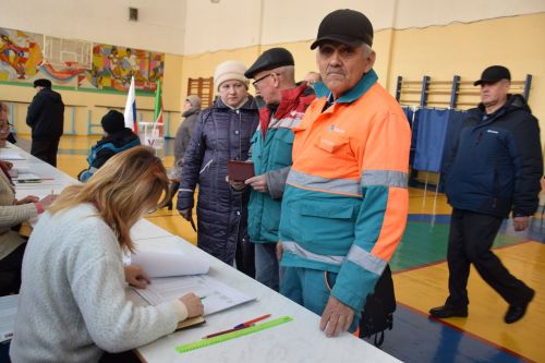 В Нурлате с утра наблюдается наплыв избирателей на участках на выборах Президента России