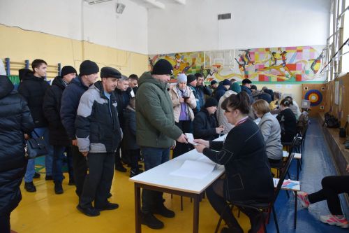 В Нурлате с утра наблюдается наплыв избирателей на участках на выборах Президента России