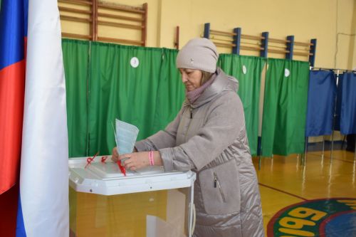 В Нурлате с утра наблюдается наплыв избирателей на участках на выборах Президента России