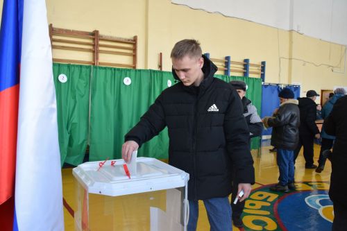 В Нурлате с утра наблюдается наплыв избирателей на участках на выборах Президента России
