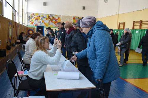 В Нурлате с утра наблюдается наплыв избирателей на участках на выборах Президента России